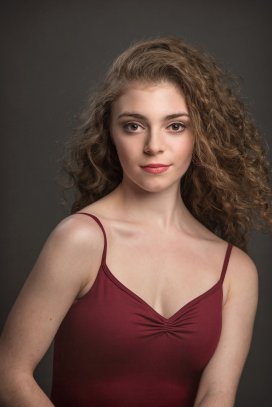 Caitlin Bond Headshot Headshot